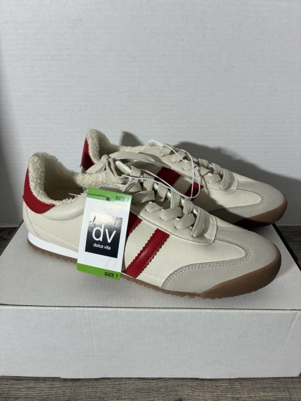 Dolce Vida Retro Style Sneaker In Beige With Red Stripes Size 7